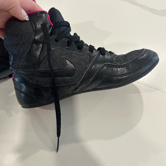 Women’s Nike Greco - Picture 4 of 4